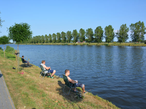 Kamperen en vissen tijdens visvakantie op Landgoed De 4 Elementen