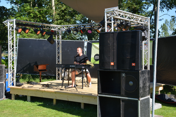 Festival Voorbij de Grens bij De 4 Elementen in Stroobos